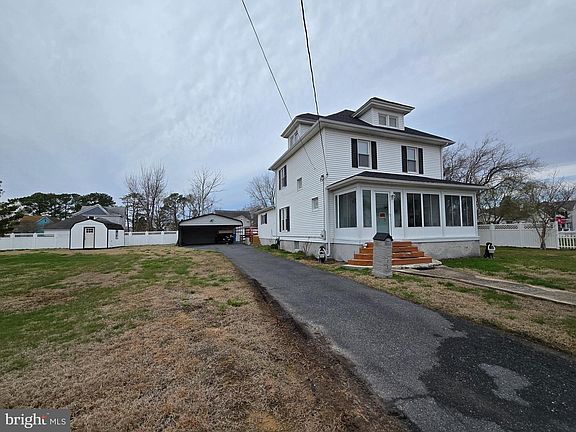 2nd image of 205 Myrtle St