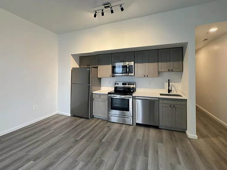 725 W Pratt St. — Photo 93