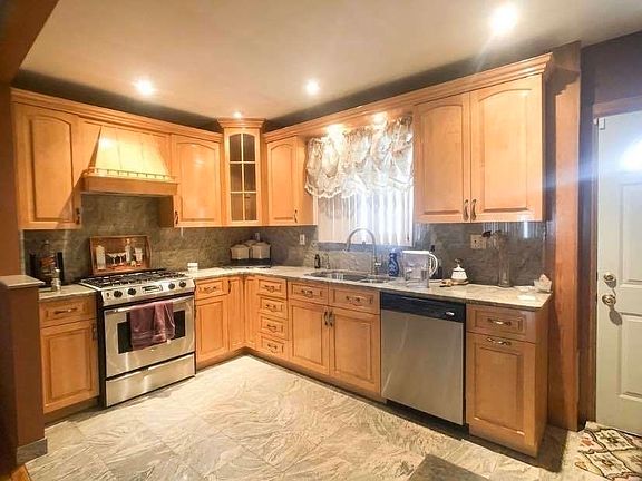 3rd image of 21-39 24th St #1B