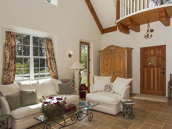 soaring ceilings throughout