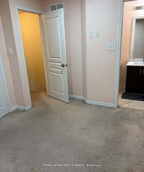 11 Curran Hall Cres — Photo 25