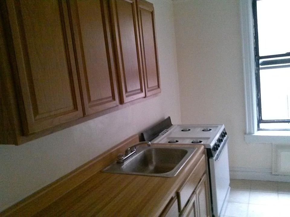 2nd image of 1135 New York Ave