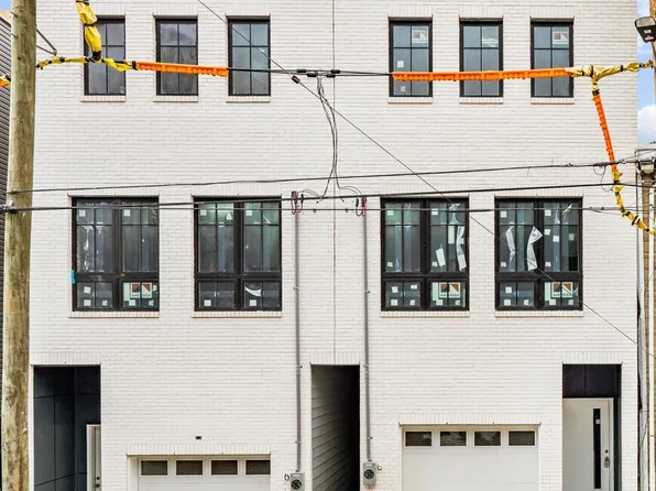 334 Carson St, Philadelphia, PA 19128