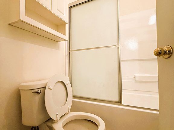 4th image of 9128 Palm St #13