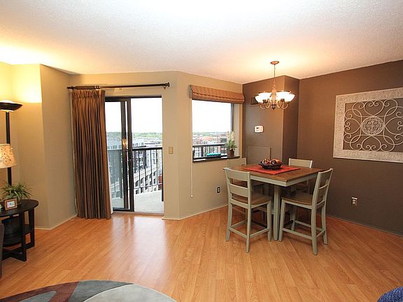 3rd image of 78 10th St E Unit 1109