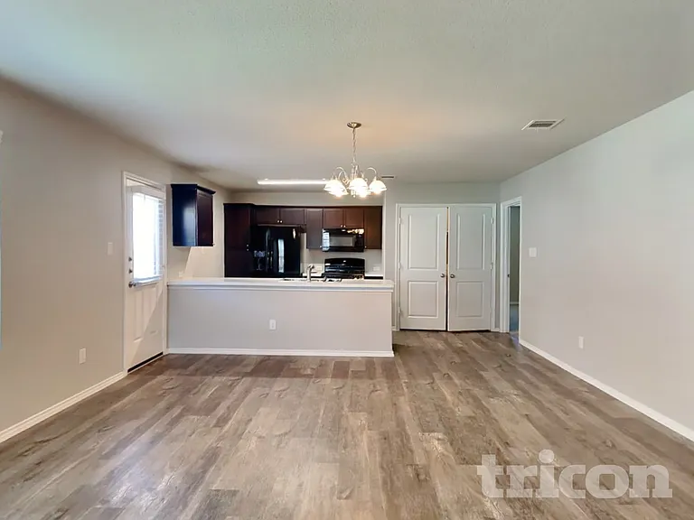 5306 Everett Loop — Photo 4