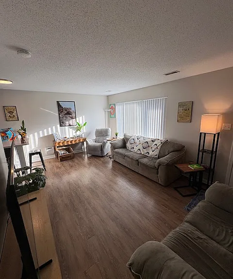 510 E Fairlawn Dr — Photo 1