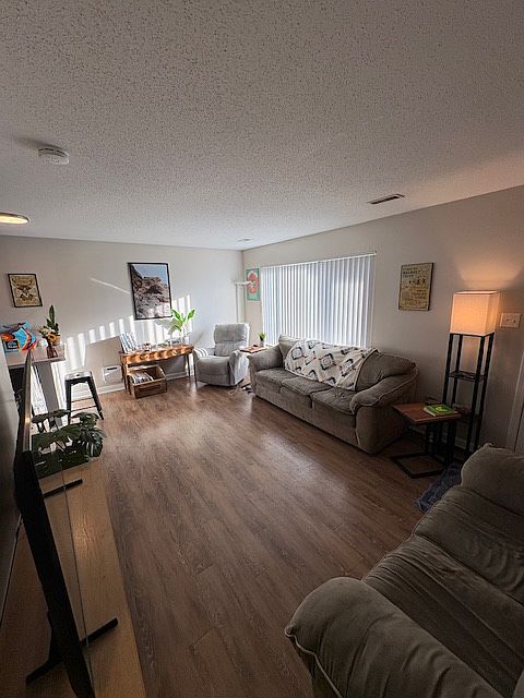 1st image of 510 E Fairlawn Dr