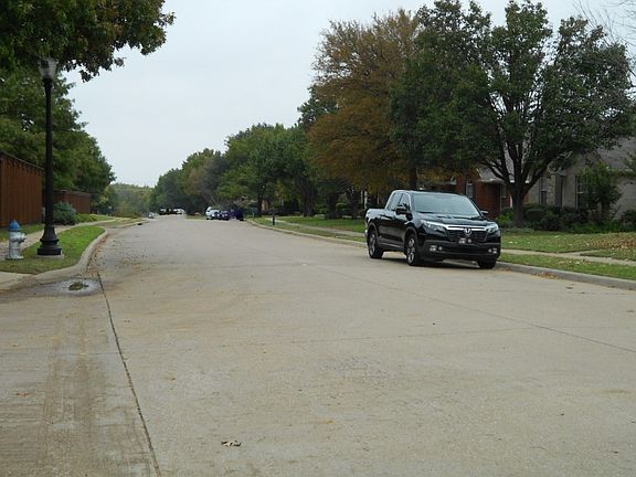 5th image of 211 Parkhurst Ln