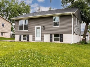 3022 Carriage Dr SW, Cedar Rapids, IA 52404