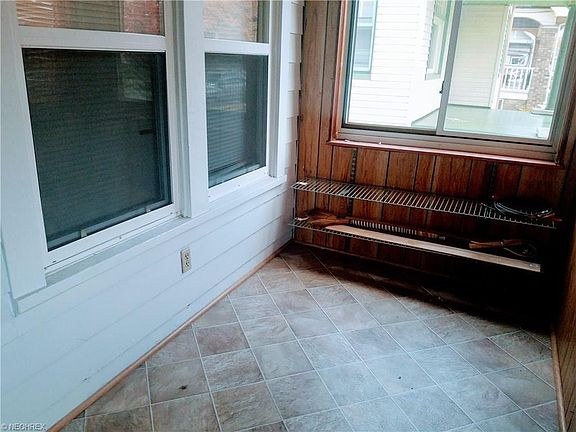 3rd image of 10121 Loretta Ave