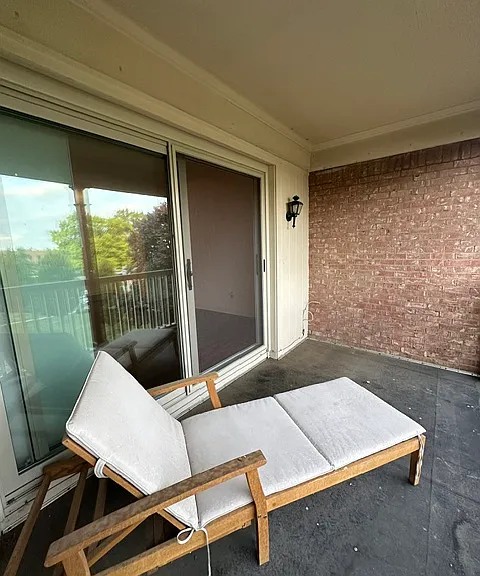 991 Manor Ln — Photo 6