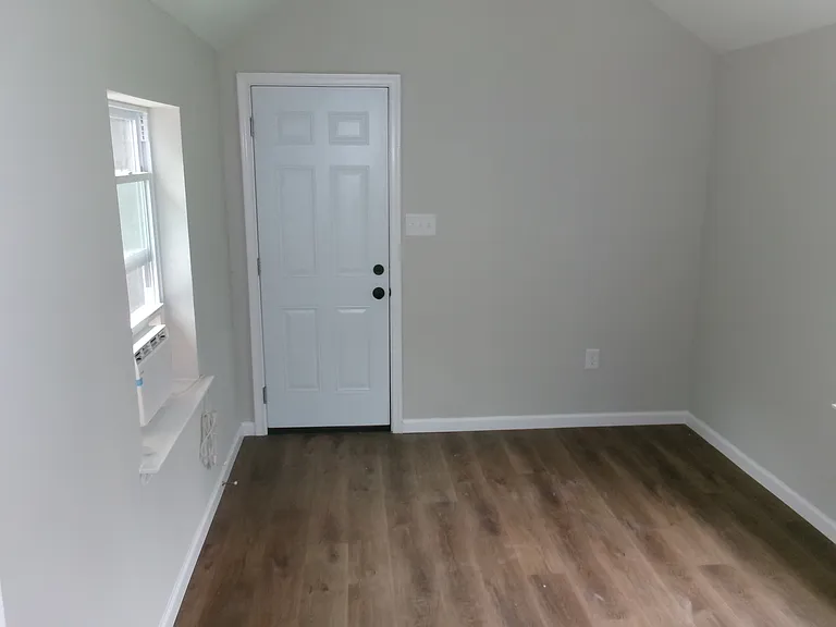 7818 Oakwood Rd — Photo 5