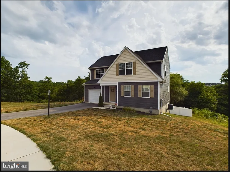1137 Alder Ct — Photo 3