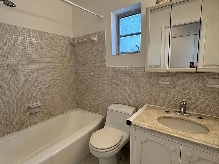 113 SE 4th St — Photo 10
