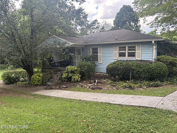 3rd image of 2119 Maple Dr