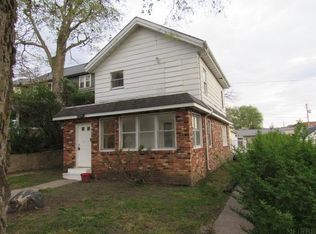 105 N High St, Anamosa, IA 52205