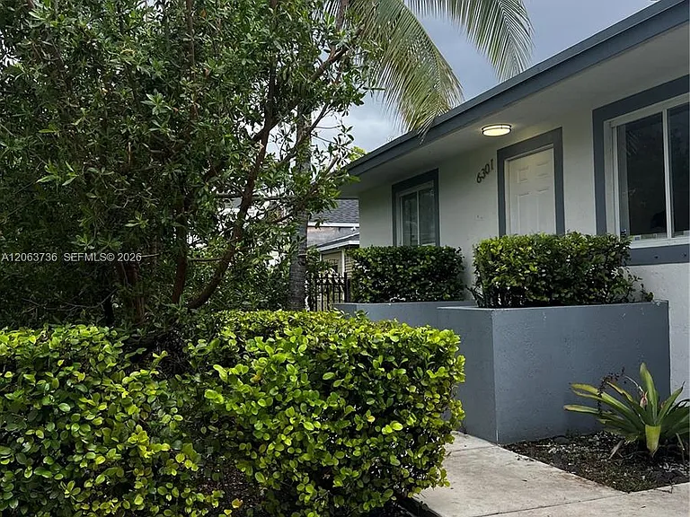 6301 NW 1st Pl — Photo 4