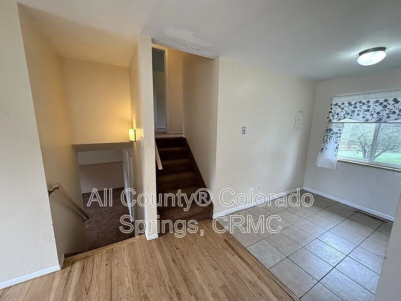 3 bed, 1.5 bath, 1226 sqft, $2,000 — Photo 4