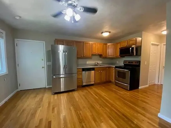 16 Cleveland Pl APT 8, Gloucester, MA 01930