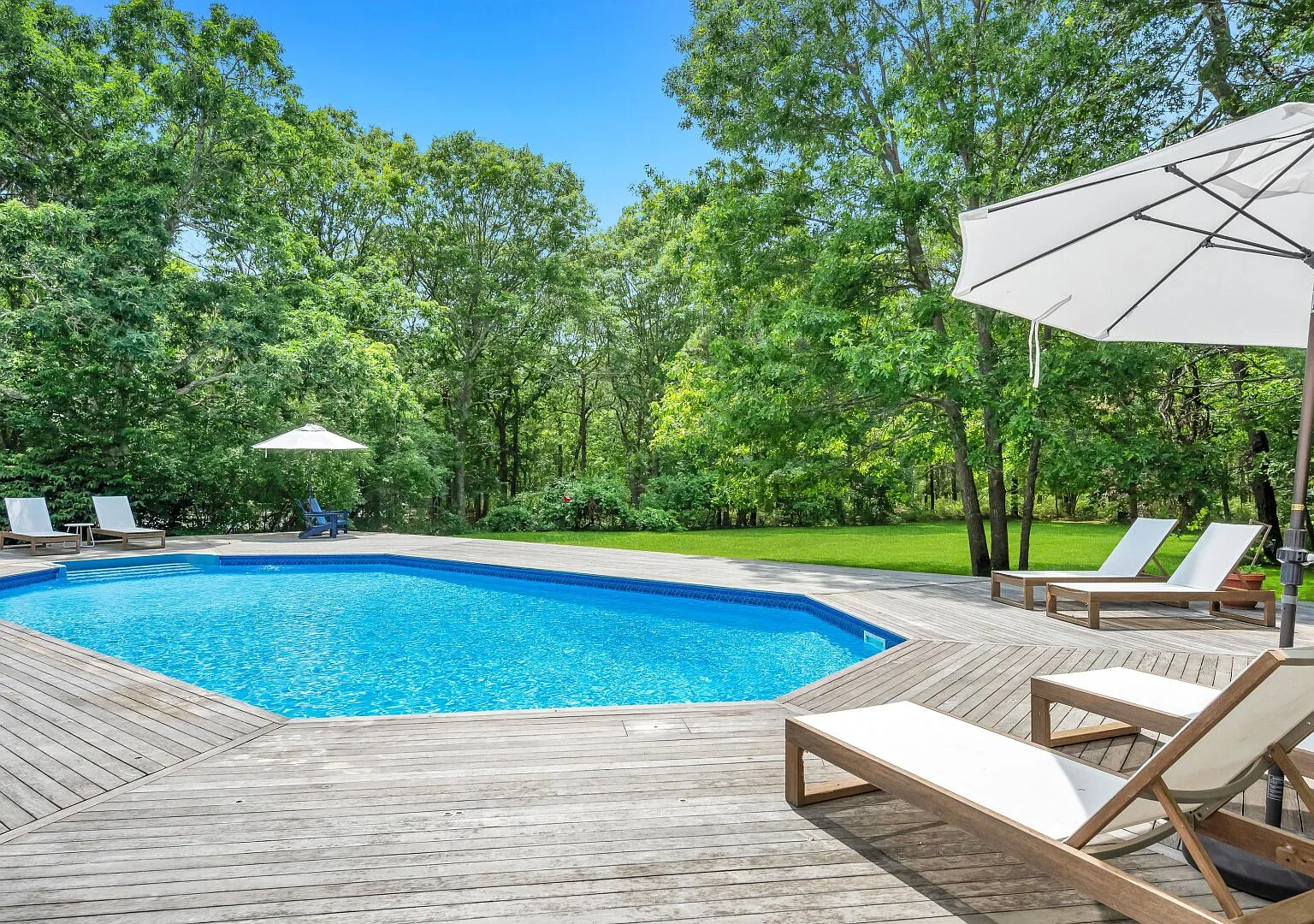 Private 5BR East Quogue Retreat with Pool, Gym, & Outdoor Bar — Photo 2