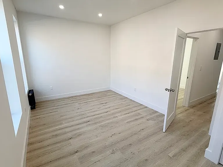 32 Patchen Ave #5 — Photo 1