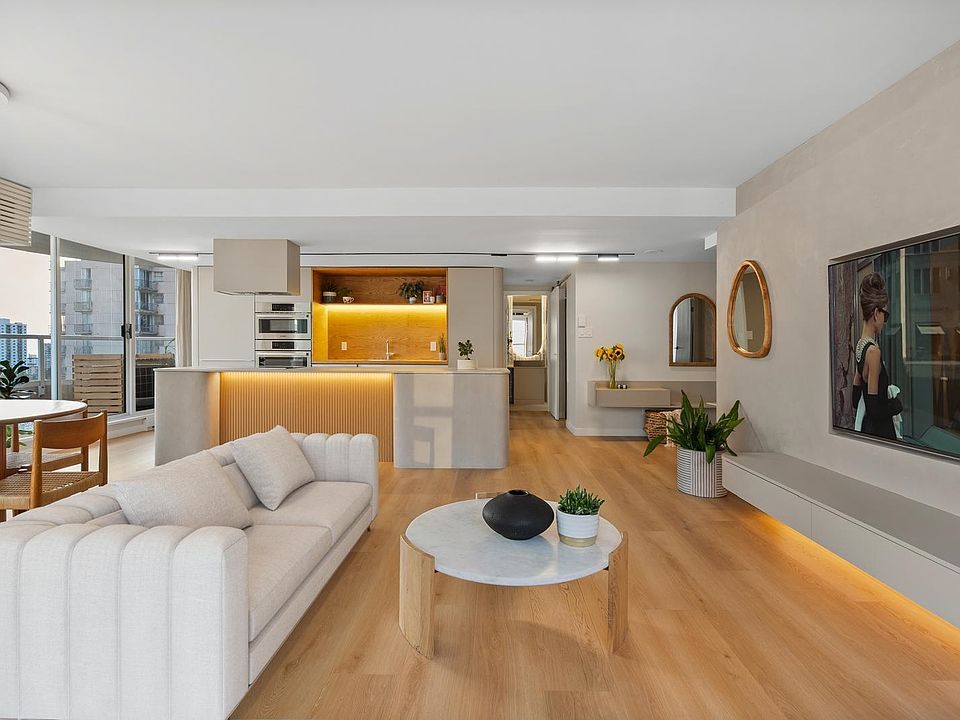 1st image of 717 Jervis St #903