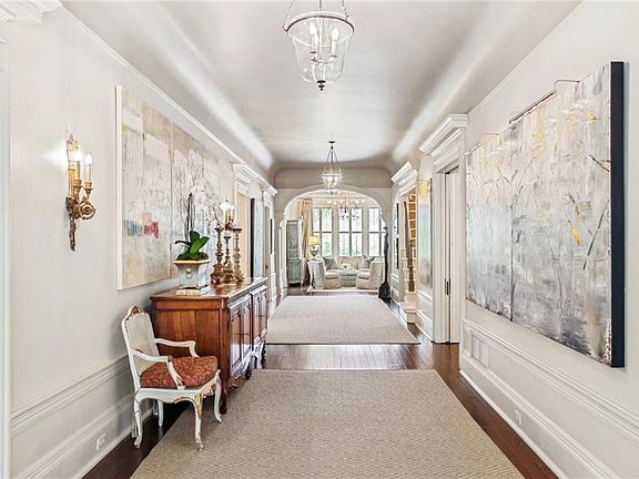 5th image of 582 Audubon St