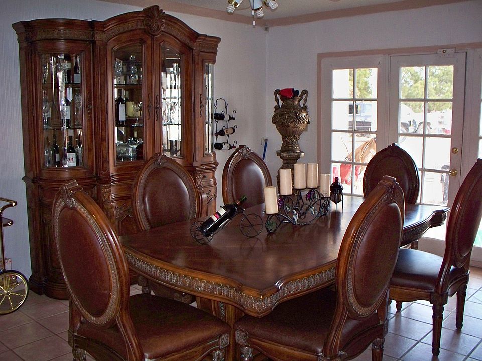 formal dinning room