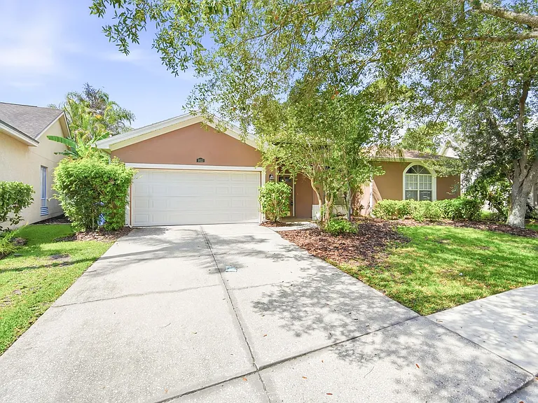 9810 Bennington Dr — Photo 3