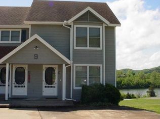 9 Green Meadow Ln APT C, Holiday Island, AR 72631