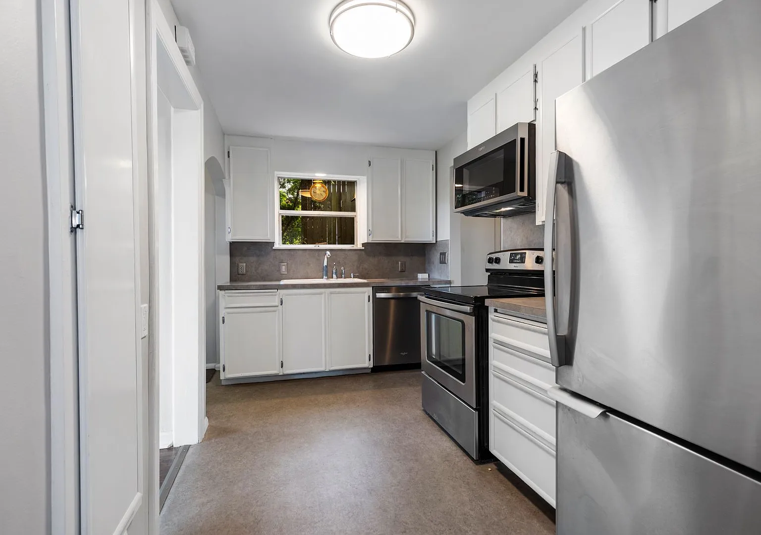 Historic Laurelhurst Home ~ Quiet Neighborhood~ Stunning Water View! 4 Mins to U Village/UW — Photo 4