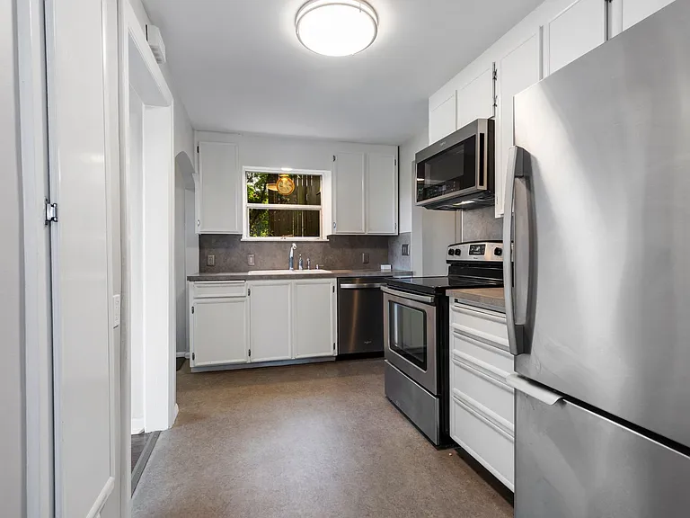 3814 46th Ave NE — Photo 4