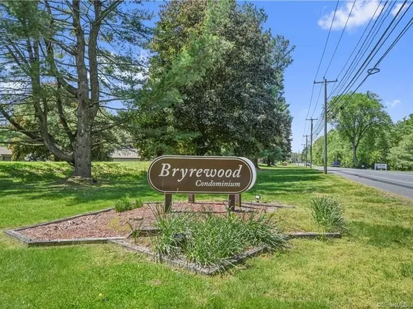 1107 Twin Circle Dr, South Windsor, CT 06074