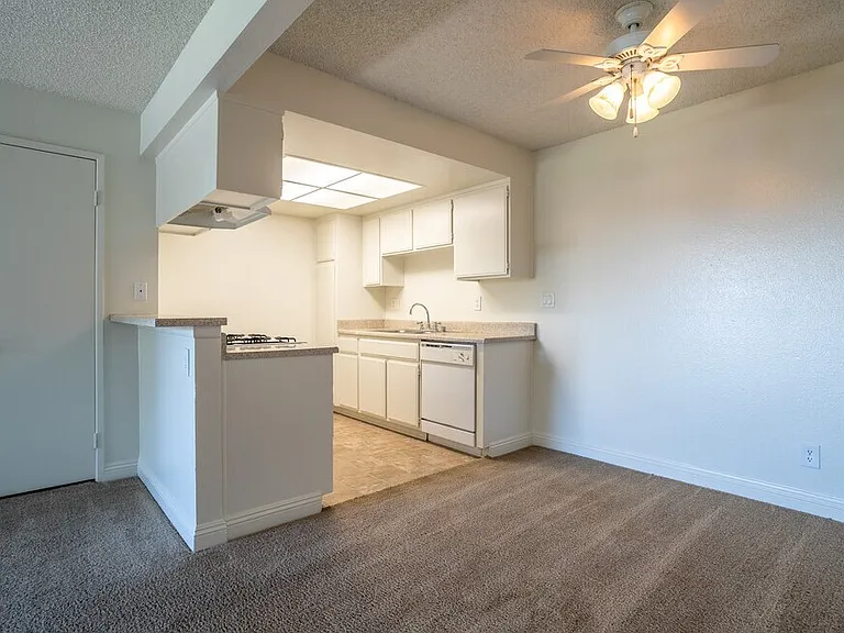 Aventine Apartment Homes — Photo 11