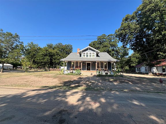 2nd image of 209 Pecan St
