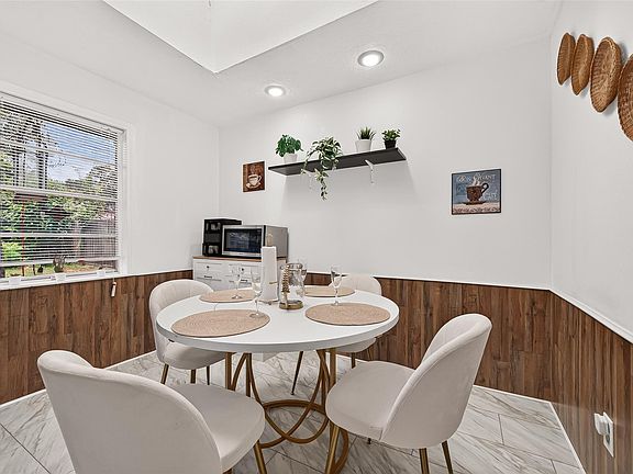5th image of 6011 Knotty Wood Dr