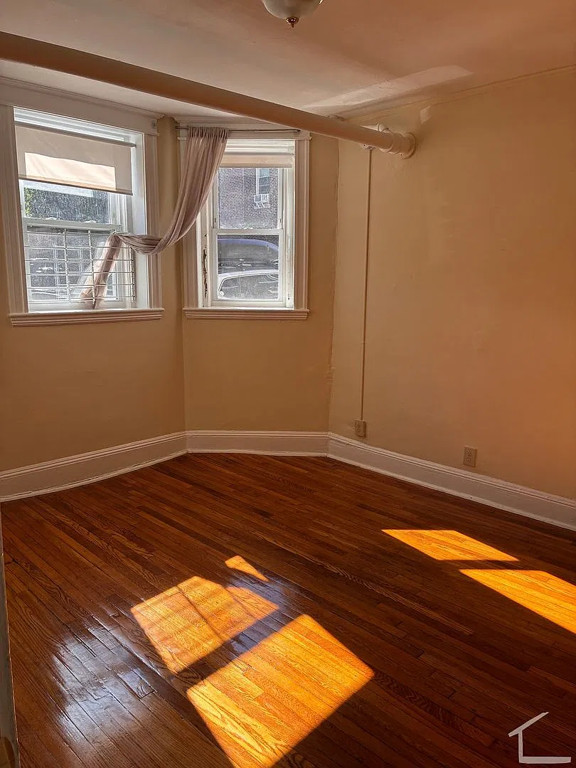 Brighton 1-Bedroom Split | Heat & Hot Water Included + One Month Free — Photo 2