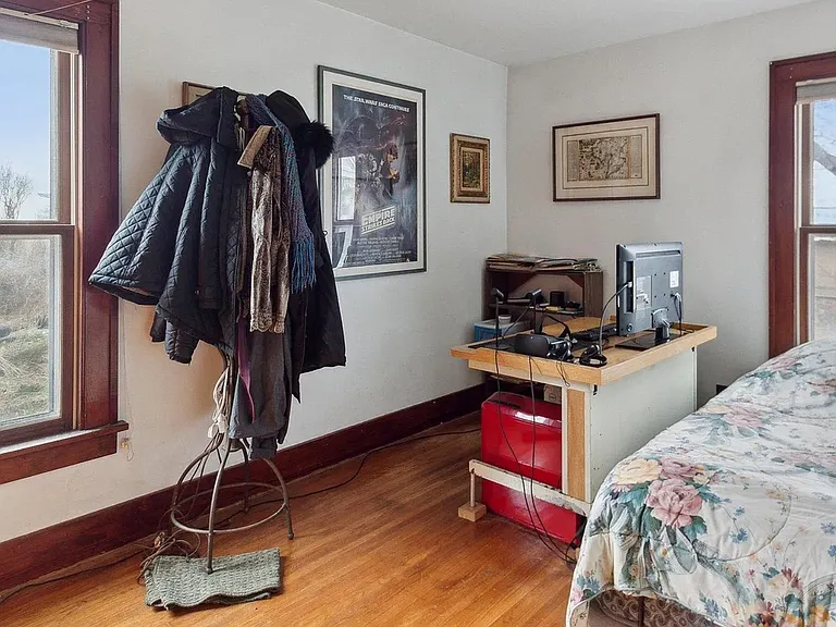 floor 1 bedroom with adjustable medical bed (fairly new)
