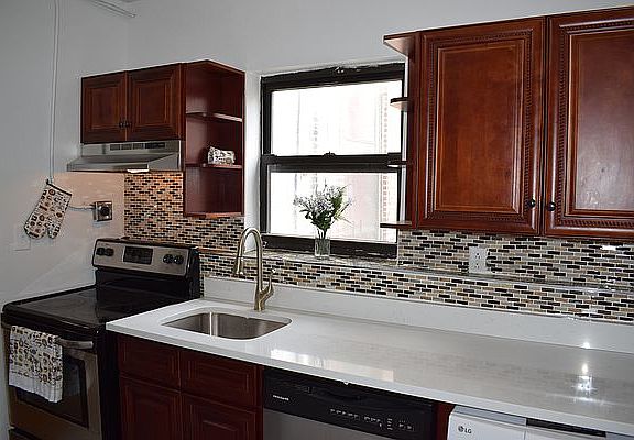 3rd image of 436 Lenox Ave #1