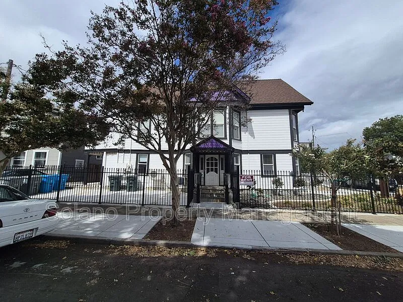 1 bed, 1.0 bath, $2,000 — Photo 3