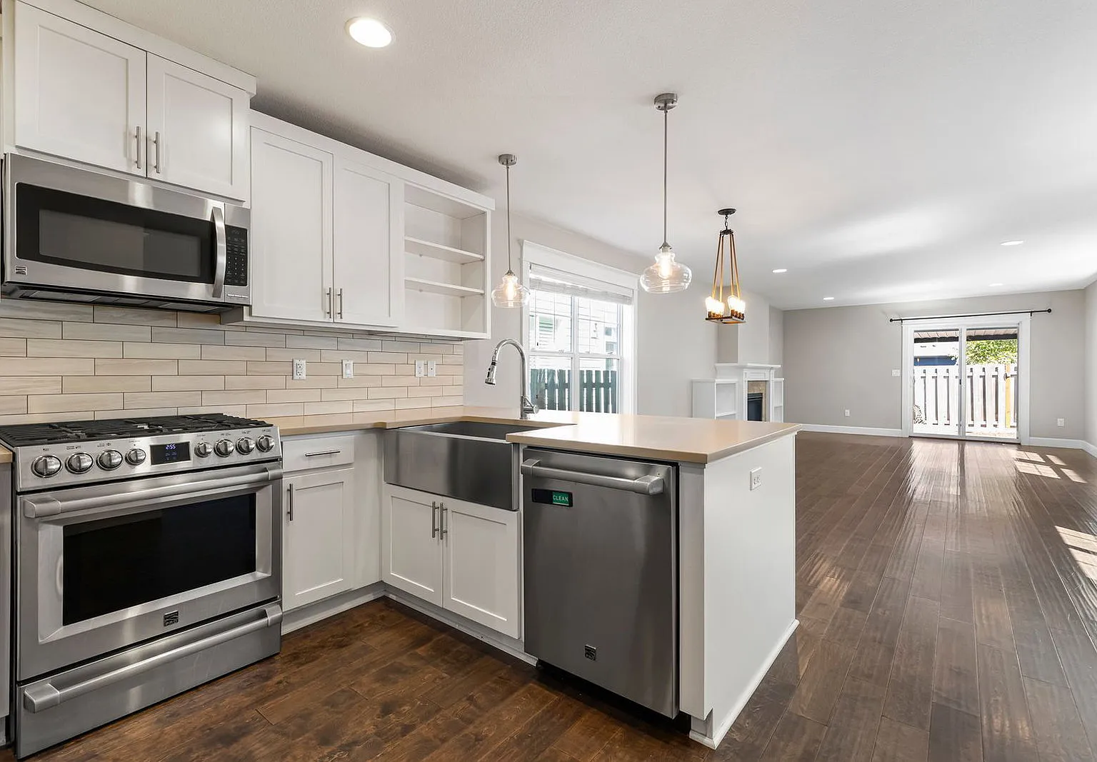 4 bed, 2.5 bath, 1802 sqft, $3,450 — Photo 1