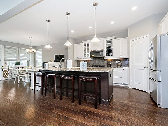 5th image of 3587 Snowdon Dr