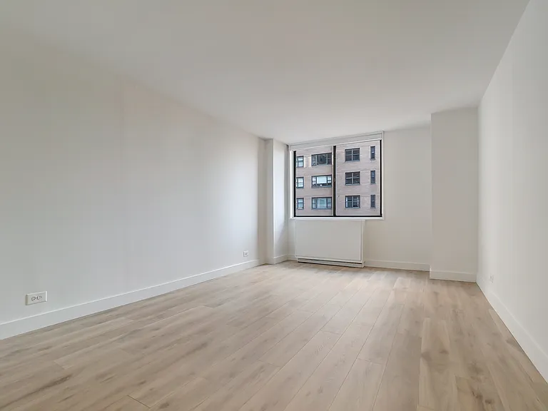 300 Mercer St #21D — Photo 8