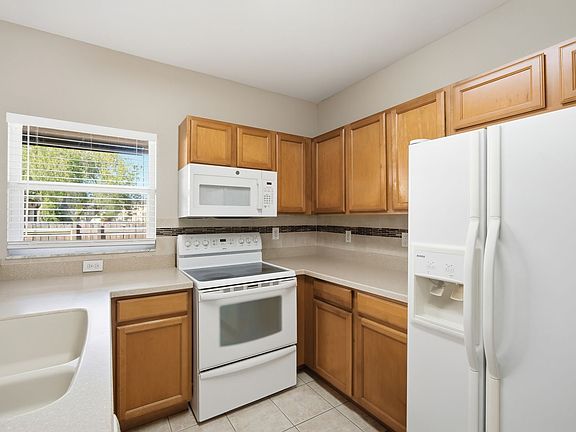 3rd image of 1417 Sedgwick Dr