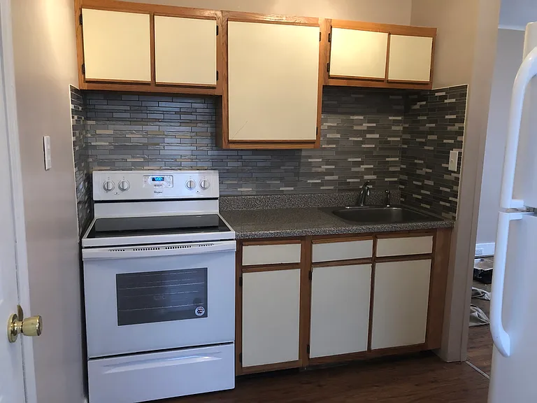 8 Frank St #B — Photo 6