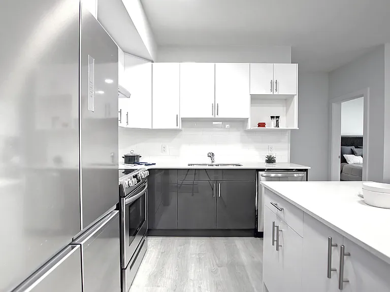 823 Daniels Way SW — Photo 3