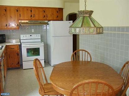 3rd image of 411 Sandalwood Ave