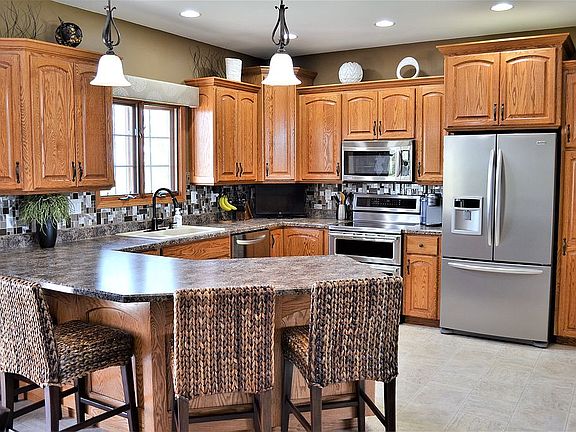 3rd image of 1131 Woodland Dr