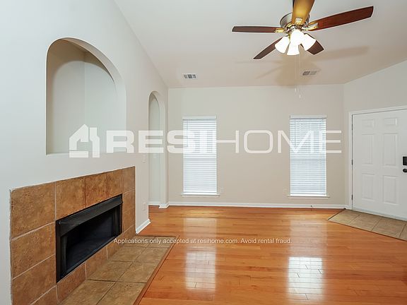 4th image of 4828 Longmeadow Dr